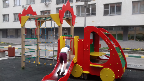 Детская площадка на улице Невзоровых