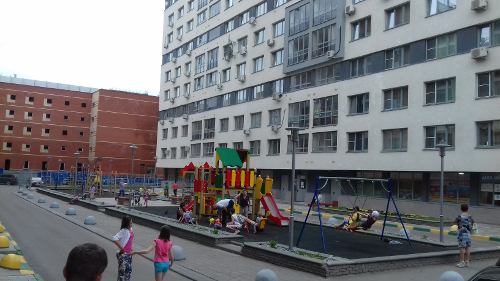 Детская площадка на улице Невзоровых