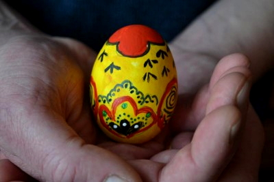 Разрисованное пасхальное яйцо