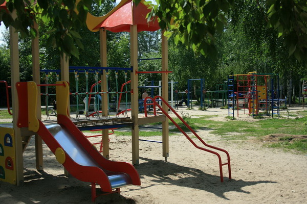 Детские площадки на Светлоярском озере