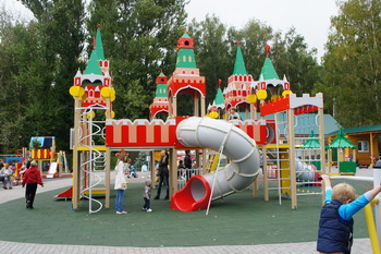 Детская площадка в парке "Швейцария"
